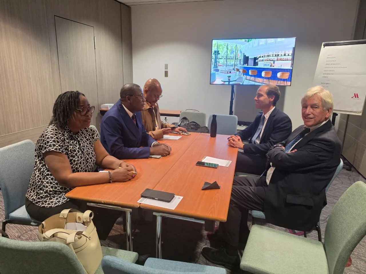 Mme Rachel DIBOU, PDG d'AS Building Group, au 9e sommet Mining On Top: Africa à Paris aux côtés du Ministre Urbain Fiacre Opo, juillet 2026