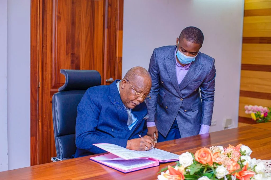 Signature officielle du Ministre des Mines